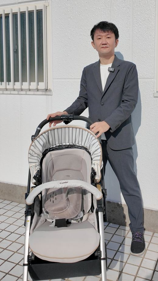 仕入れた商品を持つかわさん